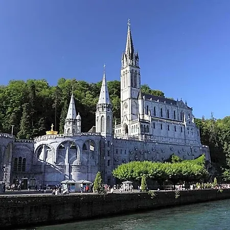 Greet Centre Pyrenees 호텔 루르드